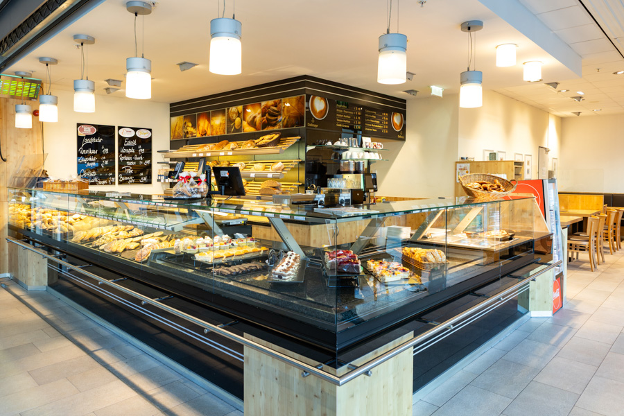 Bäckerei im Markt in Freyung mit Kuchen