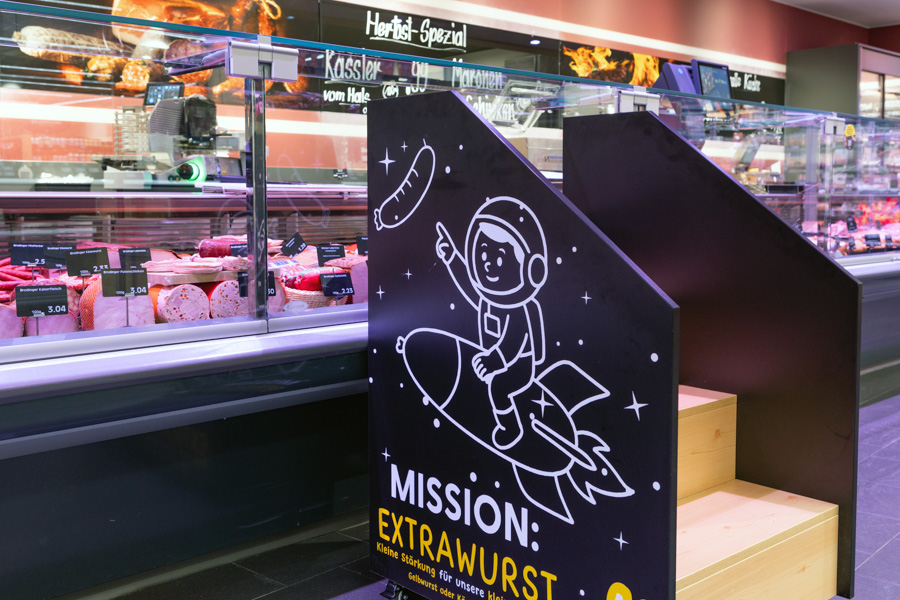 Wursttreppe für Kinder in Freyung Hier können Kinder hoch gehen um sich ihre Wurst von der Frischetheke abzuholen